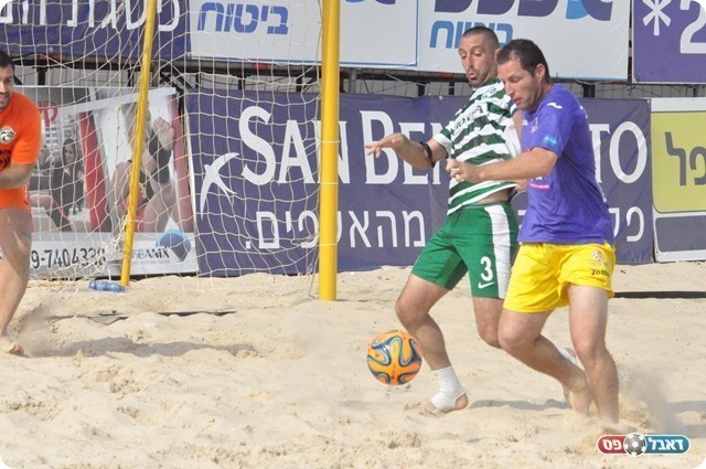 אילן סויסה מנסה לעצור את חלוואני (חאדר אניס)